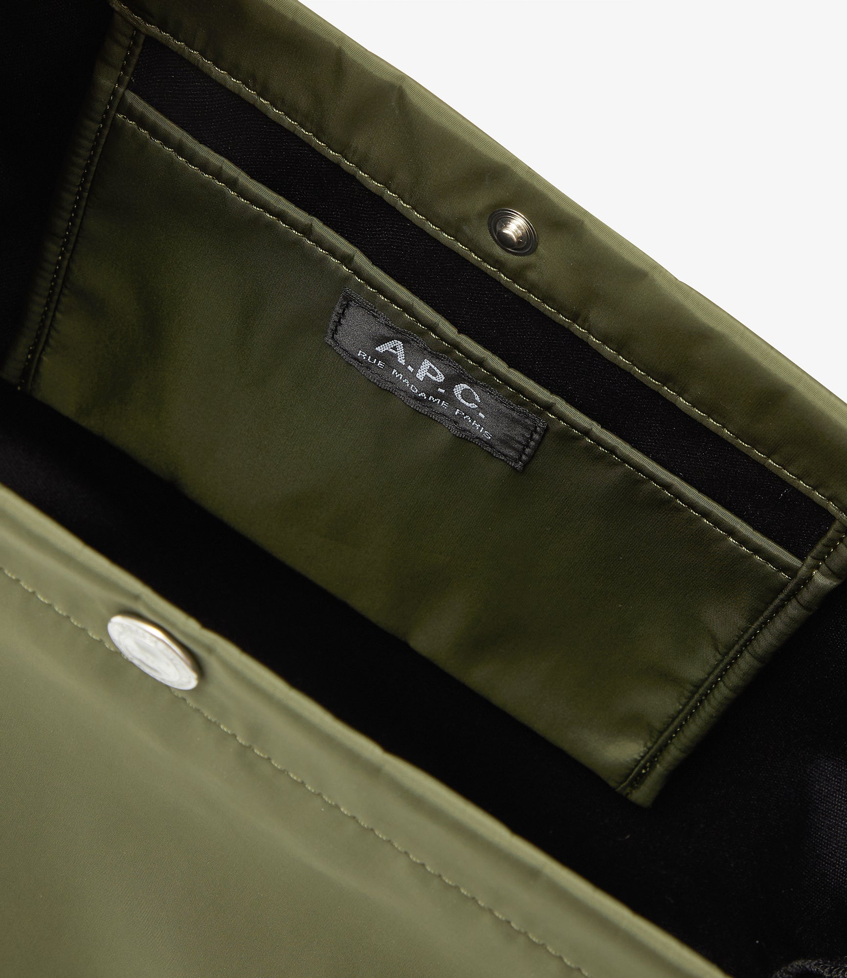 【関税込み】A.P.C. カーキ Journal サッチェル メンズ A.P.C. カーキ Journal サッチェルバッグ グリーン | Lyst