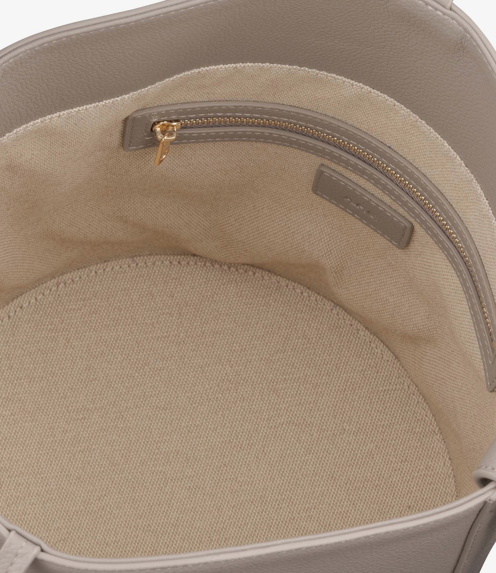 【A. P. C.】Ana Shoulder Bag/追跡可能/全国送料無料 Ana bag | Grained recycled leather-like material | A.P.C.