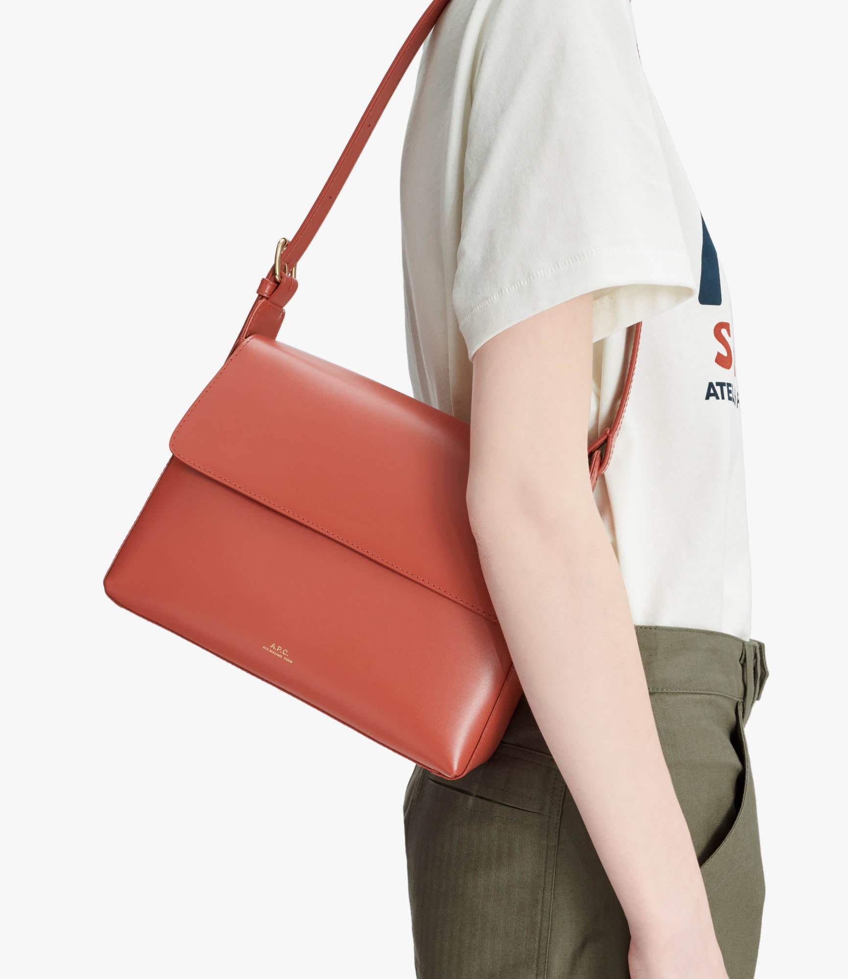 VIP価格.TOD'S Small Magenta Flap Bag 関税送料込 Woman BEIGE Tod's Magenta Bag Flap Bag in Leather Small