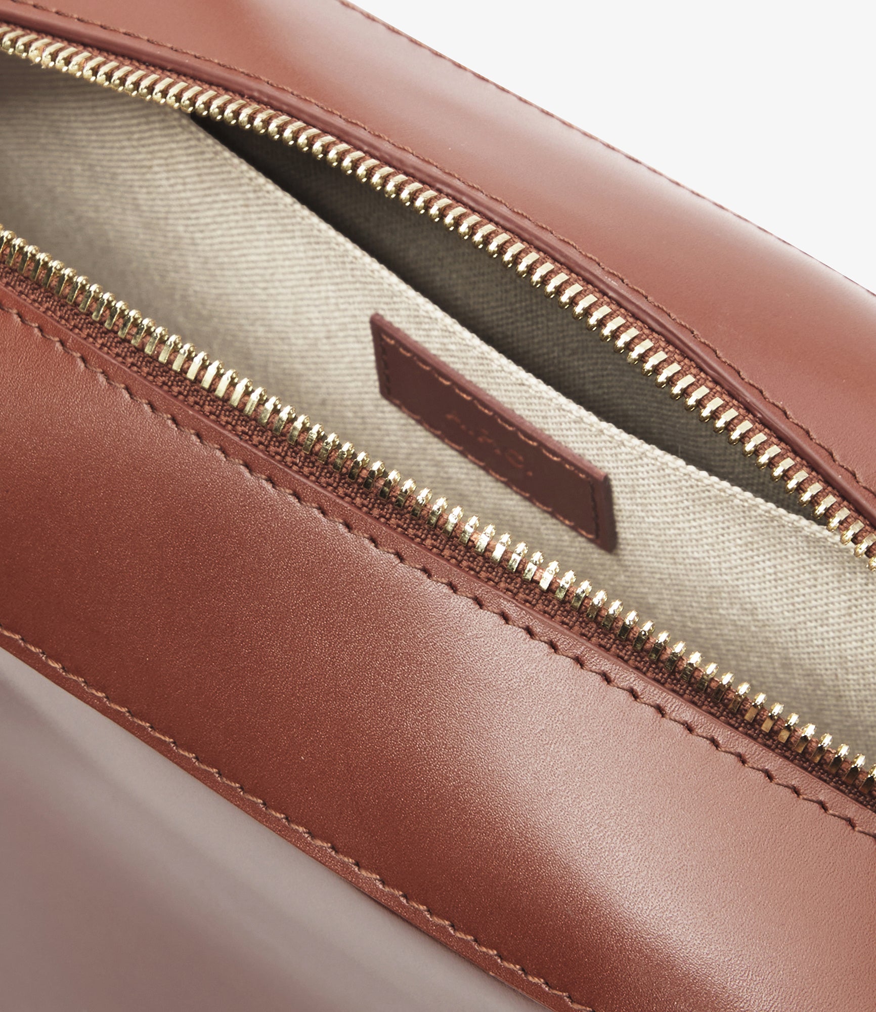 Virginie Box bag | 100% cowhide leather | A.P.C. Accessories
