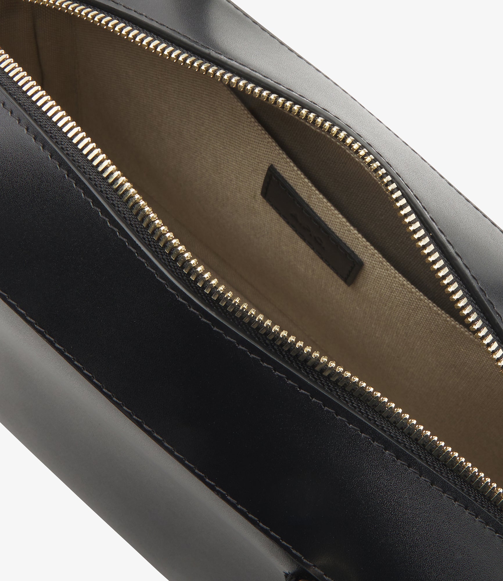 Virginie Box bag | 100% cowhide leather | A.P.C. Accessories