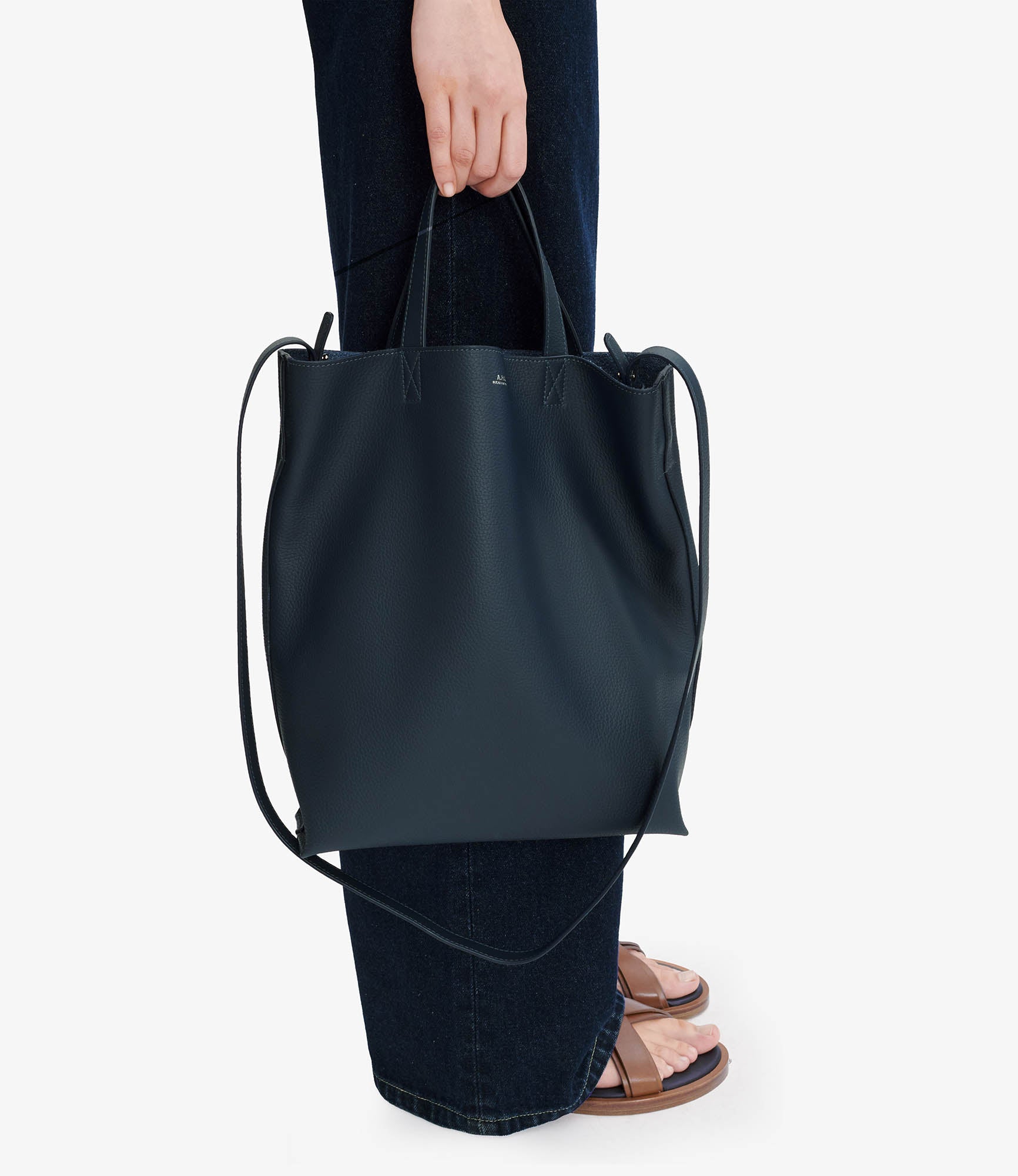 Maiko Medium shopper tote | Grained leather | A.P.C. Accessories
