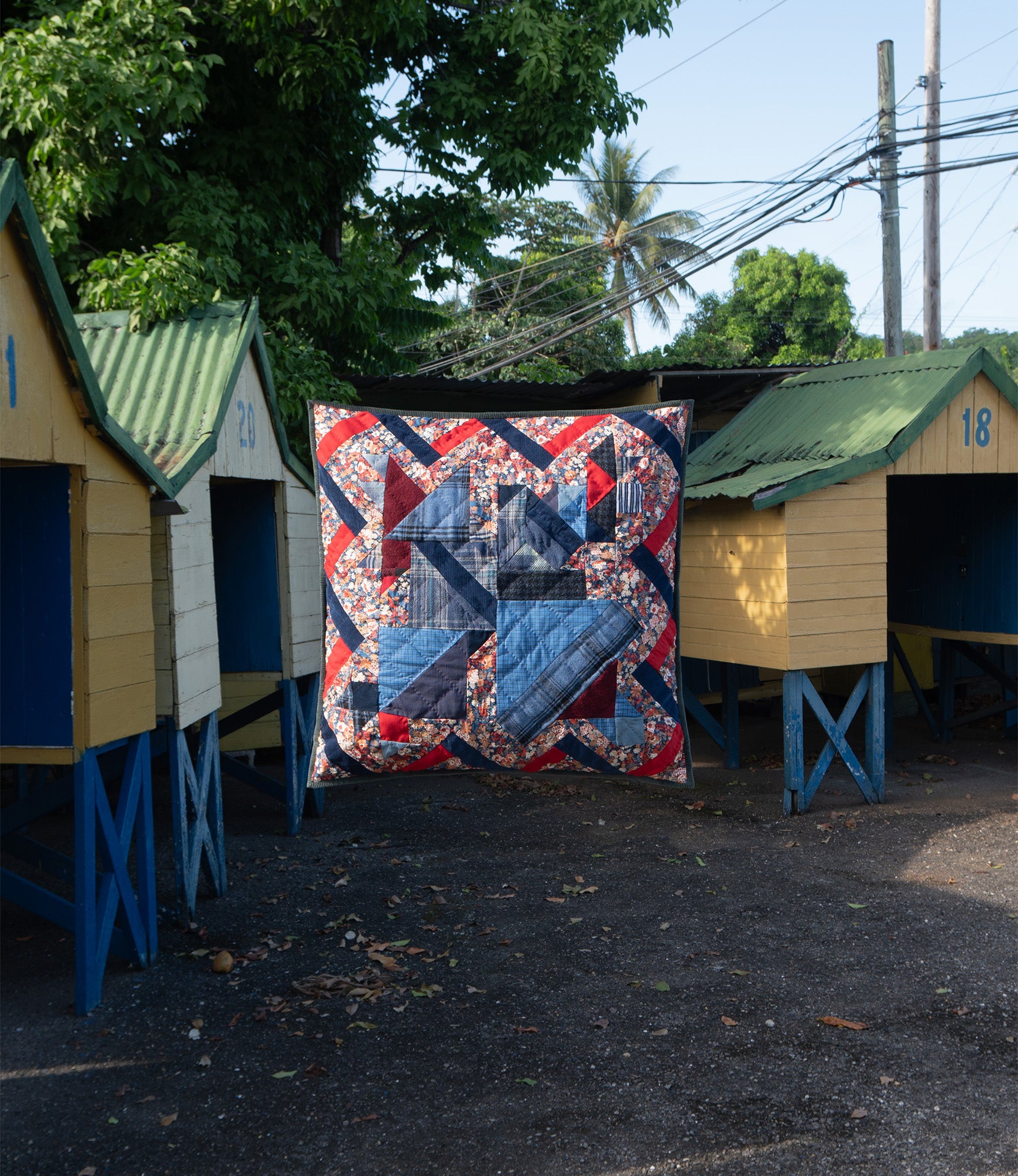 【新品】A.P.C. QUILTS クッション APC ブルー系 Cushion Gilberte｜QUILTS｜A.P.C. | アーペーセー日本公式オンライン