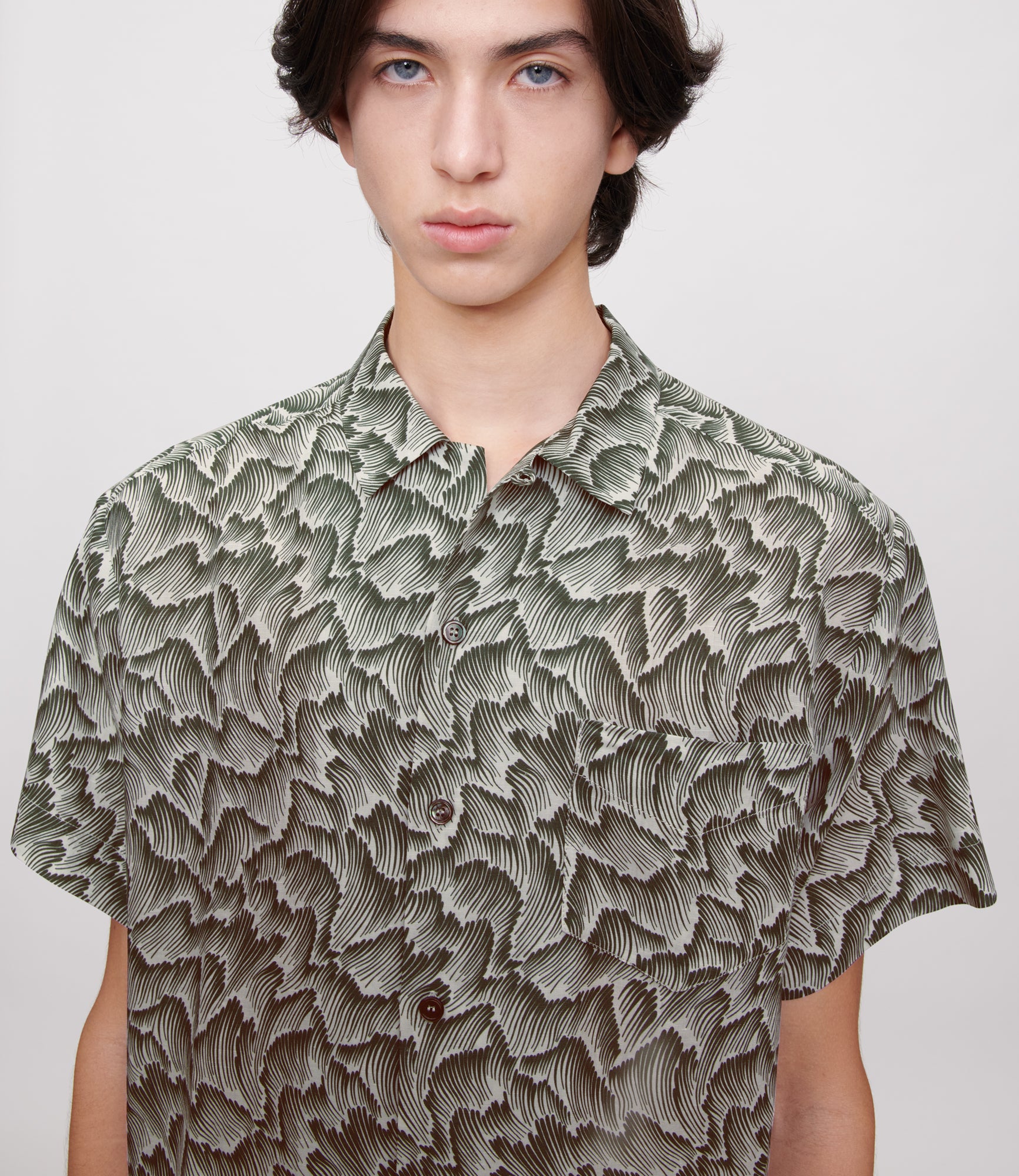 A.P.C. ロイショトスリフシャツ VIALVH12608 CAA Roy short-sleeve shirt | Viscose-linen blend with tropical