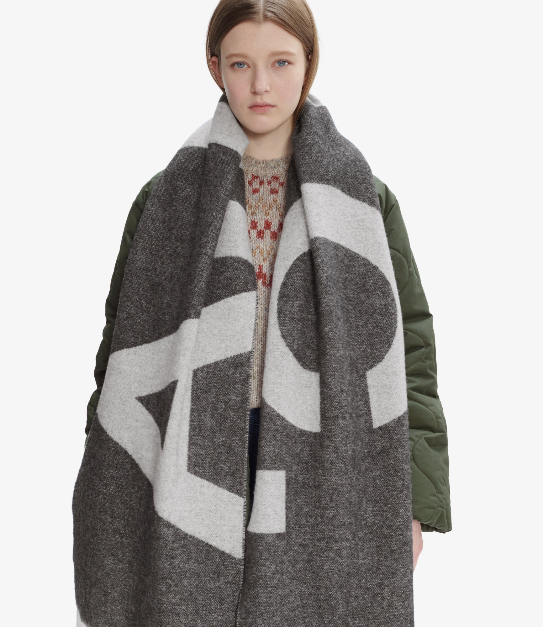 【関税&送料込】A.P.C. Dark Grey Wool Blend Malo Scarf A.P.C. Dark grey wool blend Malo scarf - Scarves - BeyondStyle