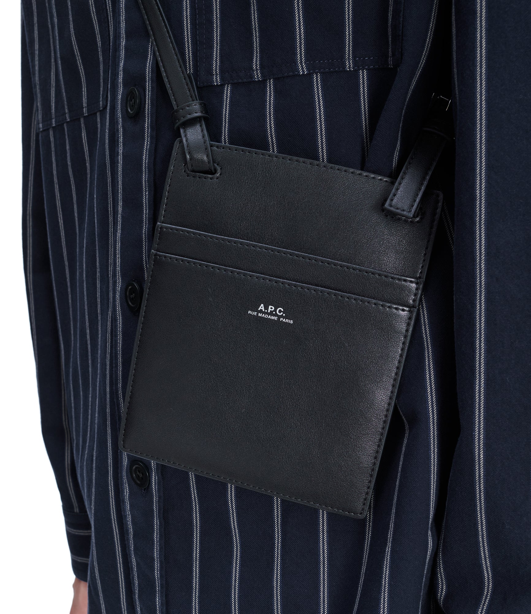 A.P.C｜CROSSBAGS (Nino crossbody pouch (PUAAT H61717 LZZ Nino crossbody pouch | Neck pouch in black vegan leather